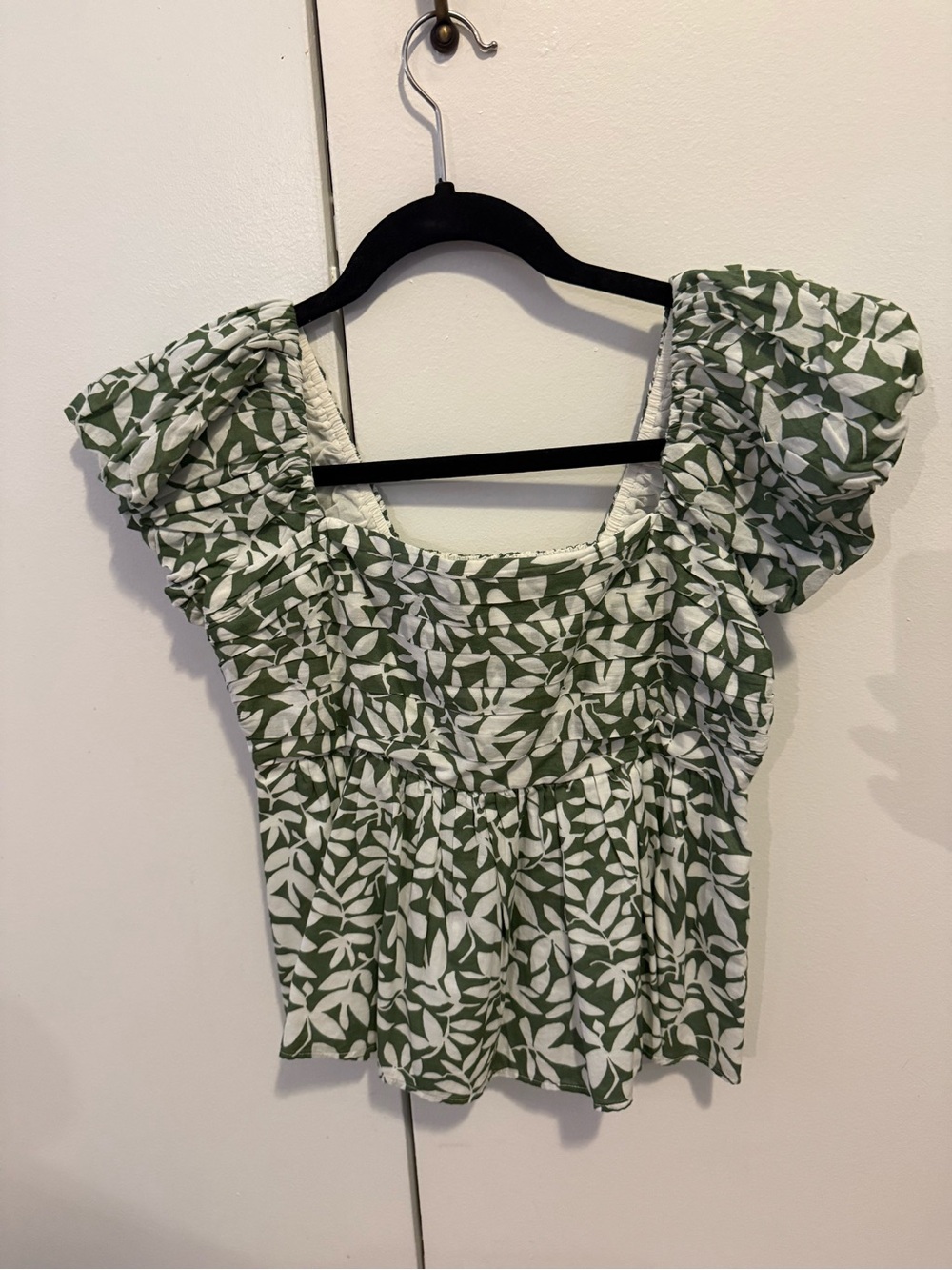 Abercrombie & Fitch size S green and white blouse